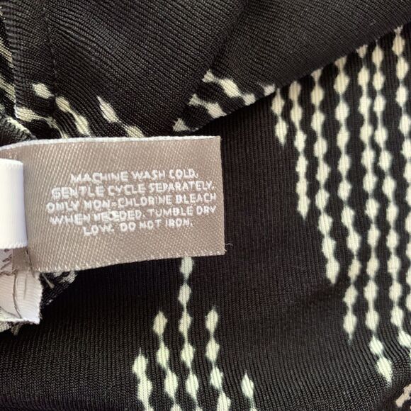 chicos travelers Short Sleeve Cold Shoulder Black Cream Slinky Top Size 1 M/8 - Picture 7 of 10